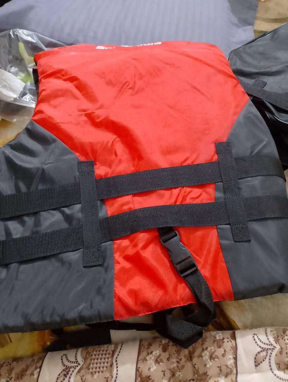 سترة نجاة للرياضات المائية.
سعره 10الف
الاستخدامات: مناسبة لصيد الأسماك، الإبحار، التجديف، وركوب القوارب.
المميزات: تصميم مريح مع أحزمة قابلة للتعديل لضمان الثبات والراحة.
السلامة: مزودة بشرائط عاكسة للرؤية في ظروف الإضاءة المنخفضة.
توجد خدمة توصيل لجميع محافظات العراق 🇮🇶


**إذا كنت صاحب هذا الإعلان وتريد حذفه لأي سبب، رجاءا أرسل رسالة إلى الدعم الفني**