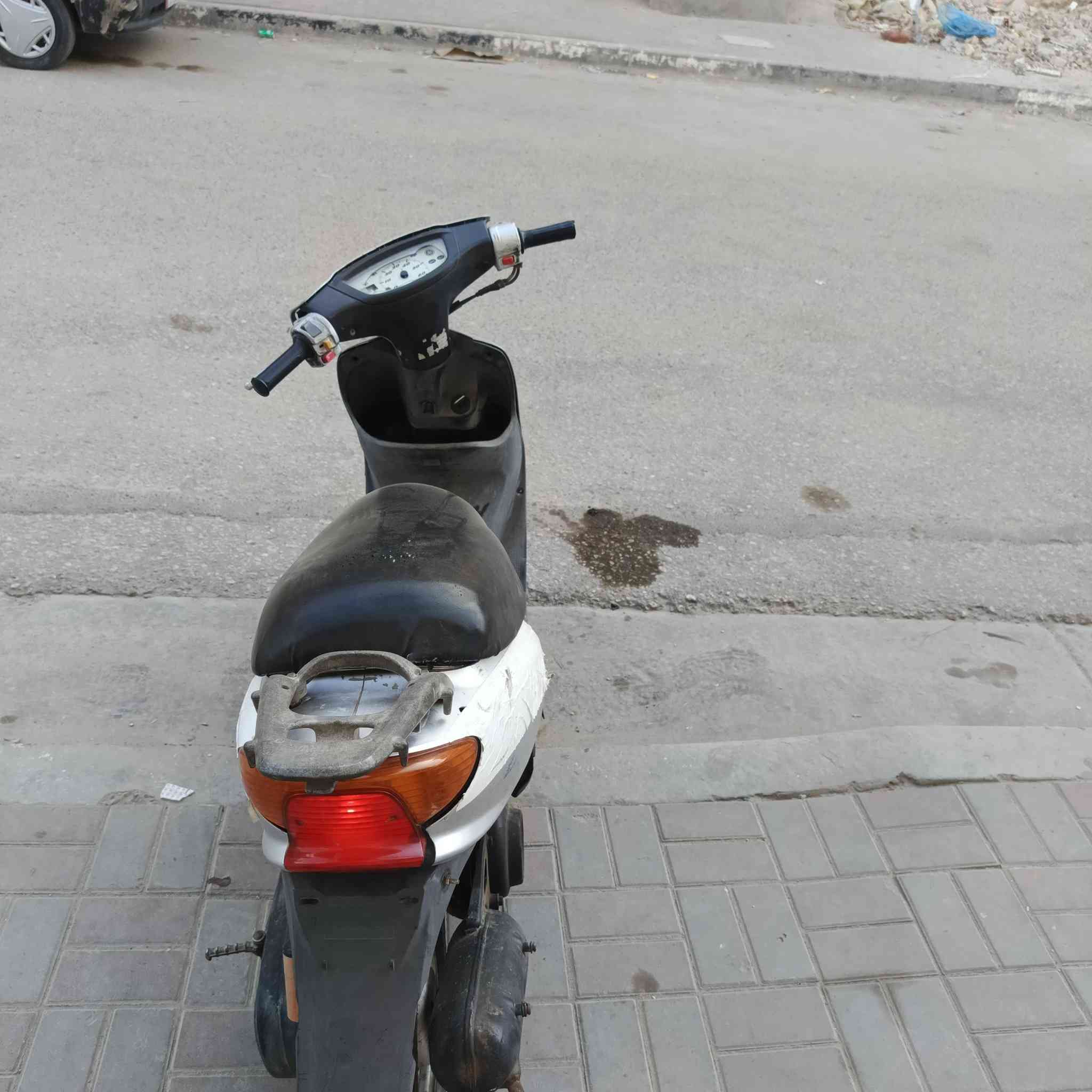 سلام عليكم
سازوكي للبيع دراجه نضيفه وحلوه يرادلها ترتيبات بسيطه اشاير فقط وباتري مكينه ناعمه وحلوه لابيها صوت ولا أي شي جديده ال مكينه 
السعر 200 وبيها مجال 
مكاني كربلاء قرب مستشفى الحسيني ***********
