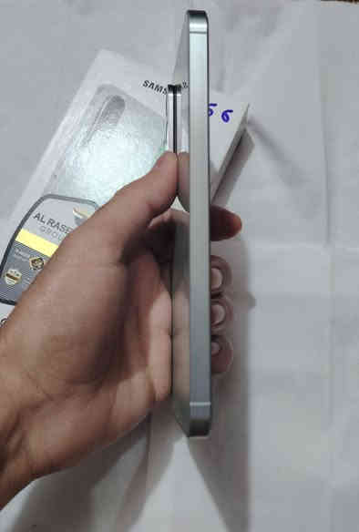 السلام عليكم 
A56 سامسونج للبيع 
ذاكره 256 رام 8
الجهاز اخو جديد نضيف ١٠٠٪١٠٠
السعر ب420 الف
***********
