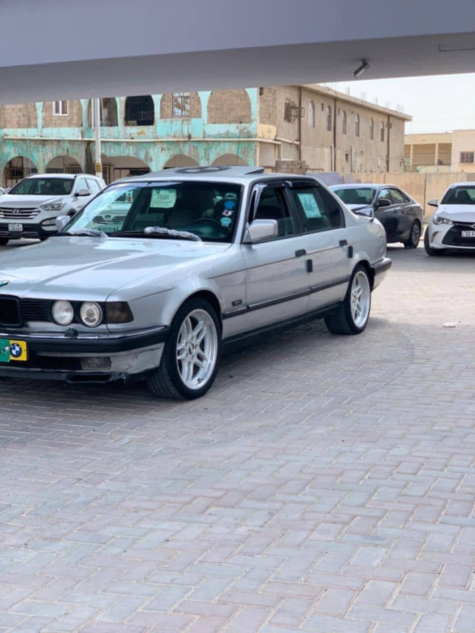 السلام عليكم بي ام735 موديل1990 كير محرك شرط صدر جديد تخم تاير جديد كشره يخبل داخل بجيس جوم كهربائية سلايت 3 طكات لايتات زنون رقم نينوى اخضر سنوية بيضة شرط تحويل وصاحبة جيراني ويل حاوية جديد كيجات شغالة تبريد شغال بس منقص غاز شاشة ايباد سستم صوت دوشمه جديدة جام امامي جديد سيارة مابيه نقص برغي مراوس ب525 اوتوماتيك مكان بيجي *********** ولحد يجيني يكلي دزلي صوره وشبيه مابيه الي يكلي هيج احضرة كبل جماعه الاوبل لحد يراسل خلاص
