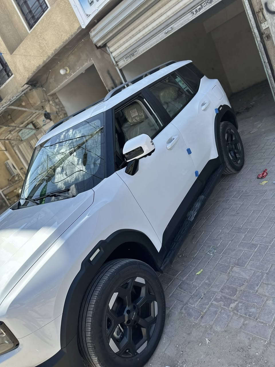 جیتور T1 2.0L LUXURY
الموديل: 2025 
العداد: 26 الف 
المحرك: 4 أسطوانات 2.0L تيربو 254 
ناقل الحركة: اوتوماتيكي من 8 سرعات
نظام الدفع: دفع رباعي 
*فتحة سقف بانوراما 1.1م
*مثبت سرعة مع رادار تفاعلي
*نظام الكبح التلقائي في حالة الطوارئ
*نظام منع التصادم الامامي والخلفي
*كاميرات محيطية 540 درجة
*حساسات اصطفاف أمامية وخلفية
*نظام مراقبة النقطة العمياء 
*نظام تحذير مغادرة المسار
*نظام المساعدة للبقاء في المسار
*نظام القيادة شبه الذاتية
*نظام اوامر و تحكم صوتي
*مقصورة الركاب من الجلد الفاخر 
*مقعد السائق والراكب كهربائي
*مقعد السائق مزود بذاكرة لحفظ وضعيات
*مصابيح أمامية و خلفية أوتوماتيكية LED مع مصابيح نهارية
*شاحن هاتف لاسلكي سريع
السعر 36 مليون وبيها مجال بسيط
‭                0770 013 4141‬ بغداد الكريعات

