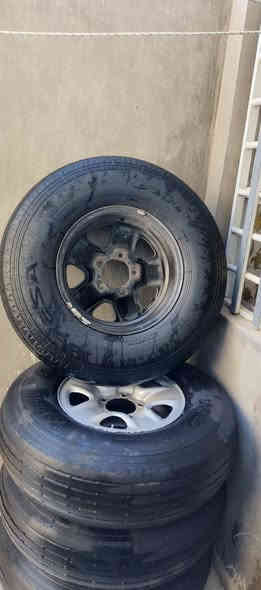 سلام عليكم ويل عادي نجمه حجم 17 أصلي ياباني وتخم تاير بالون واحد أبو جمل الاصلي واربعه عادي تيرات نص عمر السعر 400 مكانها بل نجف رقم لتواصل ***********
