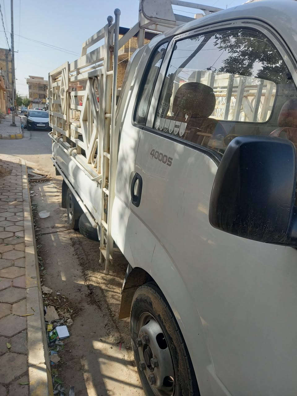 كيه حمل فحل ٢٠١٤مكفؤله رقم دولي الجديد سنؤيه ٢٠٣٠سياره جاهزه بيها بس الدوس بيها خياس مكينه ٤٠٠٠جديده صندوك سعر ١١٥ؤبيها مجال***********
