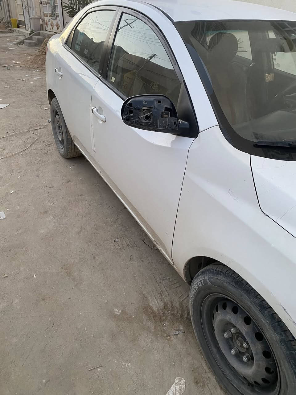 السلام عليكم
سيراتو موديل ١٢ خليجي
مصبوغه حزام واللغد الايسر مضرر 
كير جديد 
كهربائياته يرادلها ترتيب
حداديه نص عمر 
تخم تاير جديد 
باتري جديد 
ااسعر ٧٠ ورقه 
المكان كربلاء
***********
