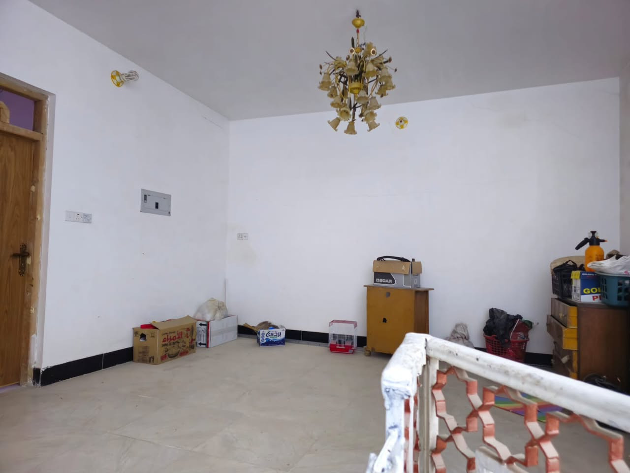 للبيع:@
بالفلوجه/ الجمهوريه الثانيه دار 150m طابقين 3 غرف نوم واستقبال وصاله ومطبخ وصحيات داخليه وخارجيه بناء 2023 فول شارع 10 وخدمات كامله ممكن المراوس مع عقار بالمعلمين او المعتصم البدوي او جامع  سعد.           
مكتب المانع للعقار/***********واتساب//***********

