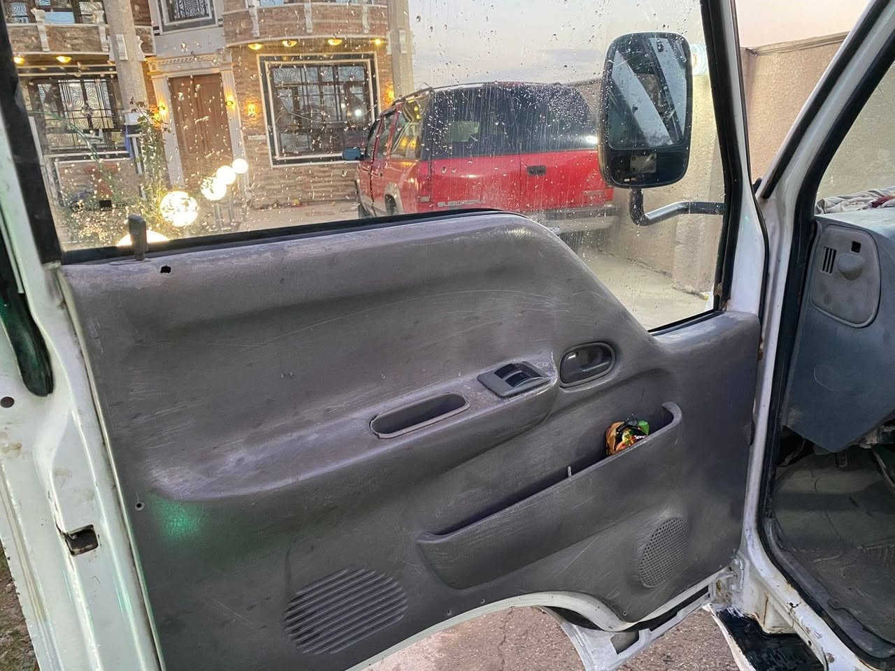 سلام عليكم 
للبيع كيا فونتيرا موديل 99 رقم بغداد باسمي هزه جديده سنوية2030 جاهزه من كلشي محرك كير اكسل كهرباىيات رقم شاصي عنوان البصرة القرنة رقم هاتف *********** السعر 57 وبيهه مجال للطيبين .
