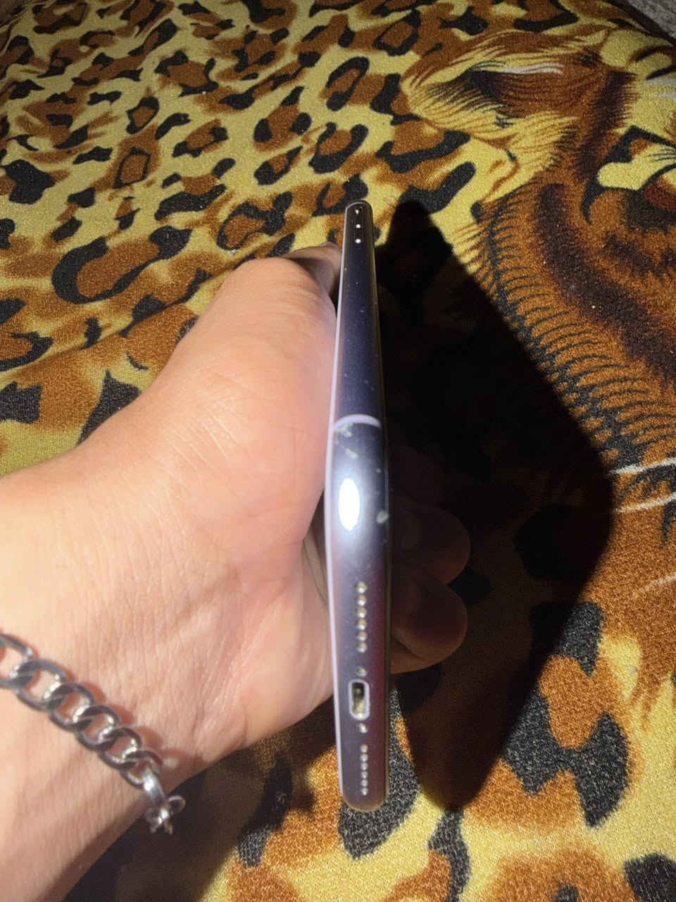 السلام عليكم ايفون 11عادي مكفول كفاله عامه فقط مبدل بورد ذاكره 128 بطاريه82 جهاز على ايدي ماخذه جديد للبيع او مراوس السعر 250 البصره الجزيره ***********
