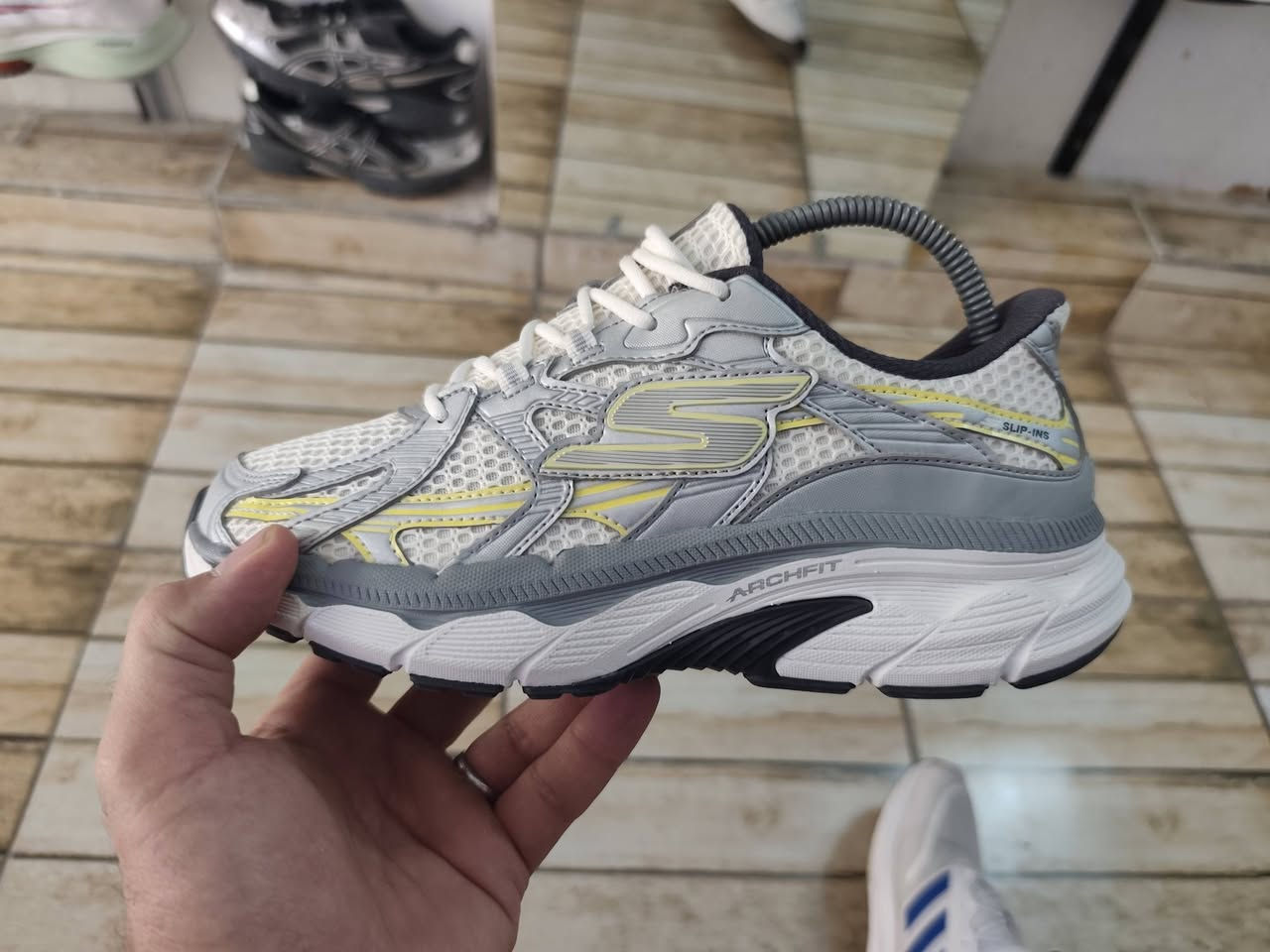 Skechers Slip -ins Go Run 
سكتشرز سليب آينز گو رن اورجنال الاصلي 
وكالة غير مستخدم 
لايك وتعليق عالمنشور بيصلك تفاصيل


**إذا كنت صاحب هذا الإعلان وتريد حذفه لأي سبب، رجاءا أرسل رسالة إلى الدعم الفني**