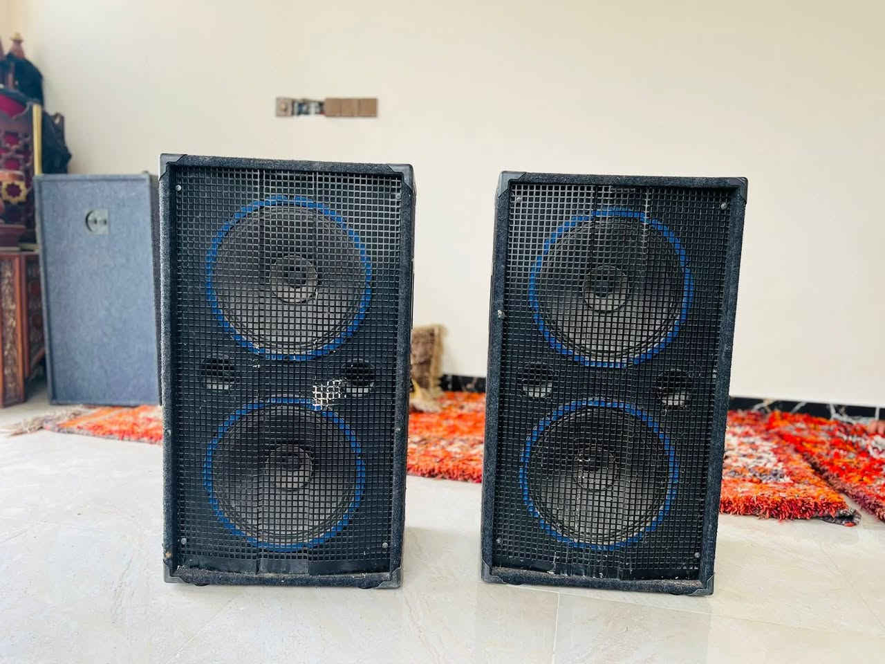السلام عليكم
سماعات jbl عددهن ستة 
اربعة ام 12 انج وزوج ام 15 انج 
وسماعات جاسكو زوج ام 12 انج 
وجهاز جاسكو 4000 
كلهن نضيفات ولاوحدة بيهن مفتوحة او داخلة تصليح شرط 
الي يريد مفرد او زوج او كلهن عادي 
الاستفسار خاص


**إذا كنت صاحب هذا الإعلان وتريد حذفه لأي سبب، رجاءا أرسل رسالة إلى الدعم الفني**