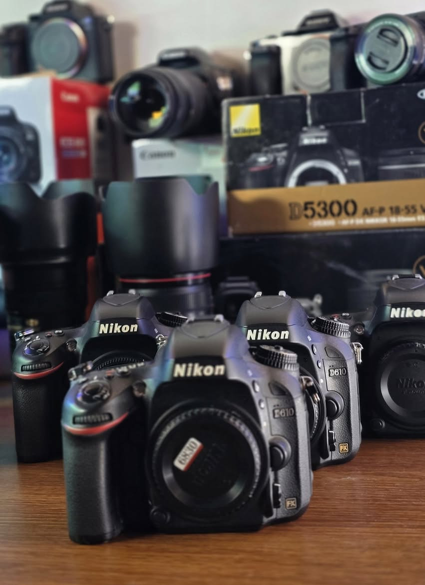 📸 توفرت مجموعة كاميرات 
NIKON D610 
فول فريم ✅️
24 ميگابكسل ✅️
فيديو Full HD 1080p✅️
فتحتين ميموري SD✅️
ISO من 100 لحد 6400 ويصعد لحد 25600 ✅️
شتر قليل جدا ✅️
ضمان ✅️
حقيبة✅️
رام✅️
حزام✅️
بطارية اصلية✅️
شاحنة اصلية✅️
سعر 650 الاف 
أسعار مميزة 🔥 وعروض مستمرة على تشكيلة من الكاميرات، العدسات، والملحقات 🎥🎯
🚚 توصيل متاح لكل محافظات العراق
📩 للحجز والاستفسار
راسلنا عالخاص أو واتساب
📞 ***********
