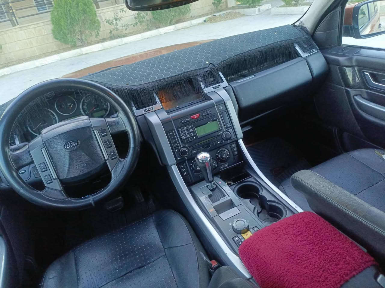 ڕەنج ڕۆڤەر بۆ فرۆشتن ساخ ساخ مۆدێل 2006 کامل بچمی گۆڕاوە بۆ 2012 گێڕو مەکینەی لۆک لۆکە شەش پستۆنە زۆر زۆر بەقوەتە تەقەو ڕەقەی بەشەرت چرکەی تیانیە چوار تایەو ویلی لۆک لۆکی لەژێرە برێک بەسمەیە ئاوێنە کارەبایە ئاوێنەی هیتەرە کوشین  ساردو گەرمە کوشین کارەبایە قوفڵ ئەکسلەو مۆدەکانی لێخوڕینی هەیە حاسەو ڕادارە خەتی جادەو دەبڵ شاشە و تەبرید ساردو گەرموو هەمووگیانی بەشەرت سعری 65 وەرەقەو کەمێک مەعمەلە شوێن کەلار موشتەری نیت بێزارم مەکە گۆڕینەوەش ئەکەم بە شاهینە ***********
***********
