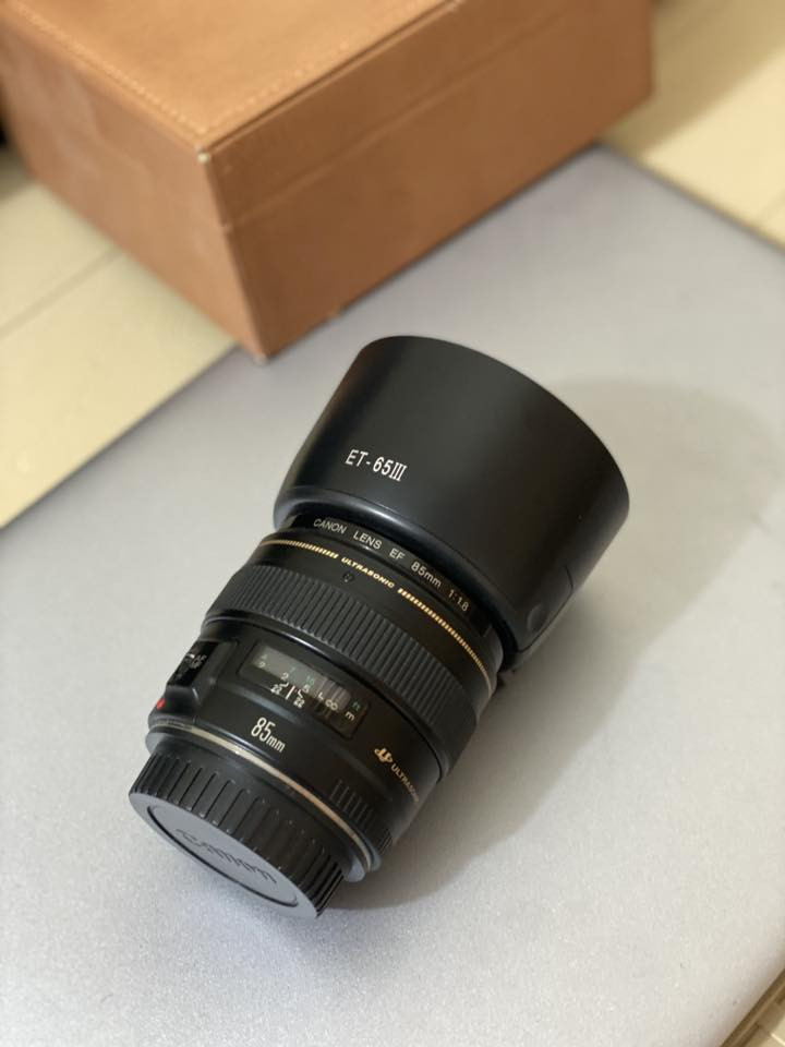 عدسة كانون 85mm  فتحتك عدسة 1.8 
جدا نضيفة


**إذا كنت صاحب هذا الإعلان وتريد حذفه لأي سبب، رجاءا أرسل رسالة إلى الدعم الفني**