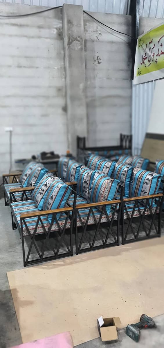 سلام عليكم
محتاج كادر حداده
الشغل جلسات حديد 
كراسي وقنفات وميز 
موقع العمل بغداد بوب الشام
تواصل 
*********** ابو مجتبى
