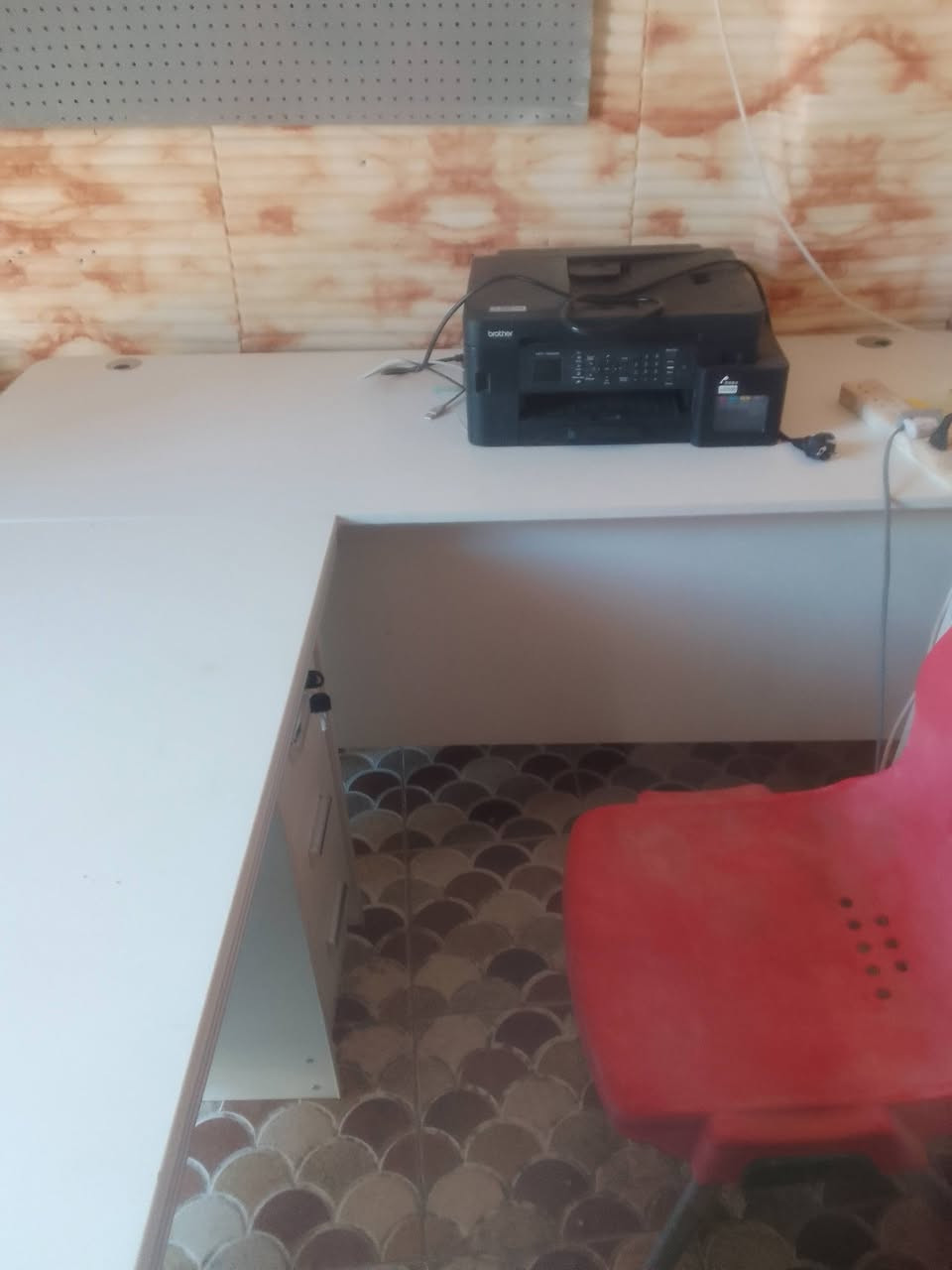 أغراض محل للبيع الرقم *********** العنوان الديوانية_ البدير
