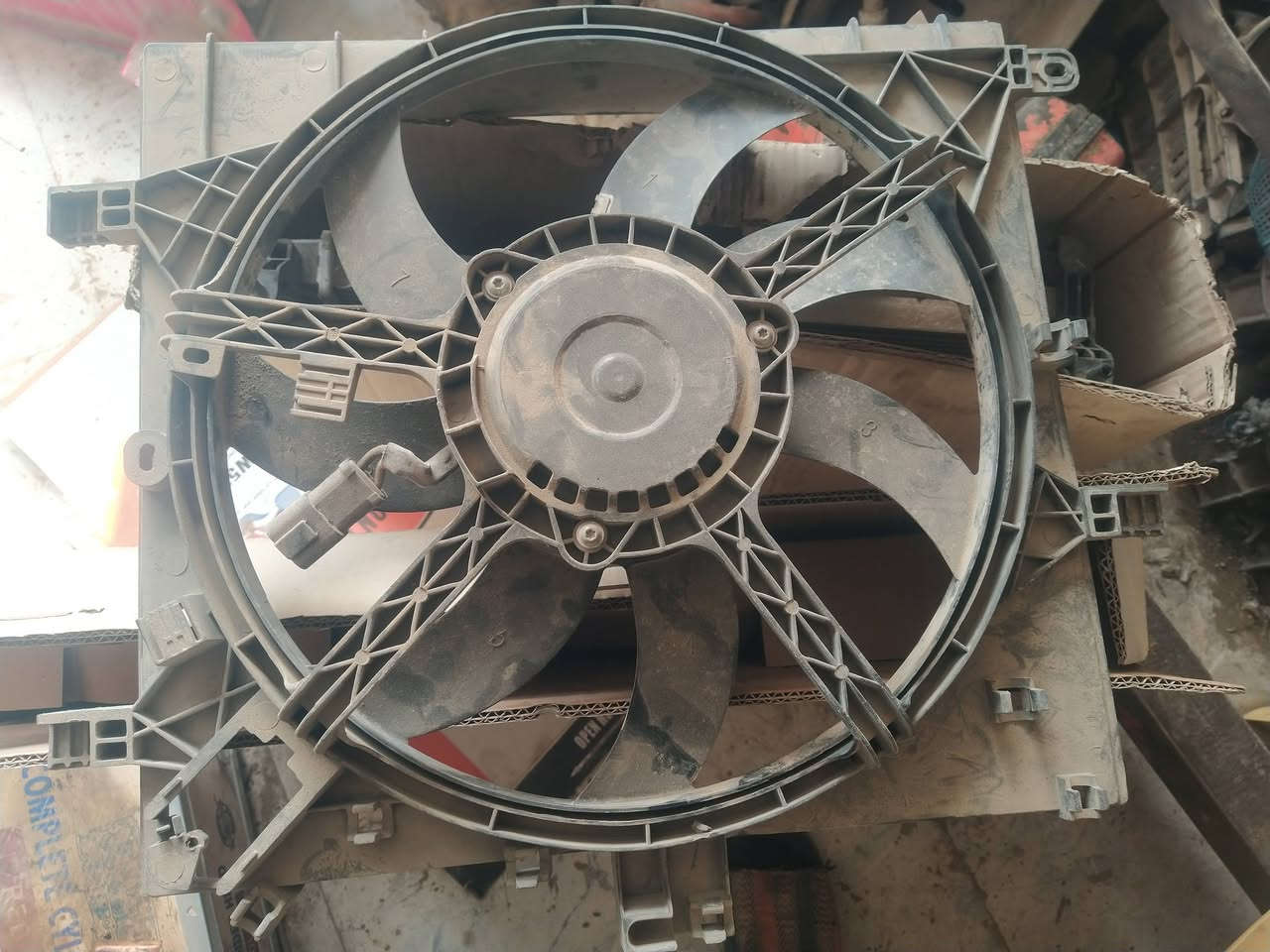 السلام عليكم غراض جديد لبيع سياره سني ***********
