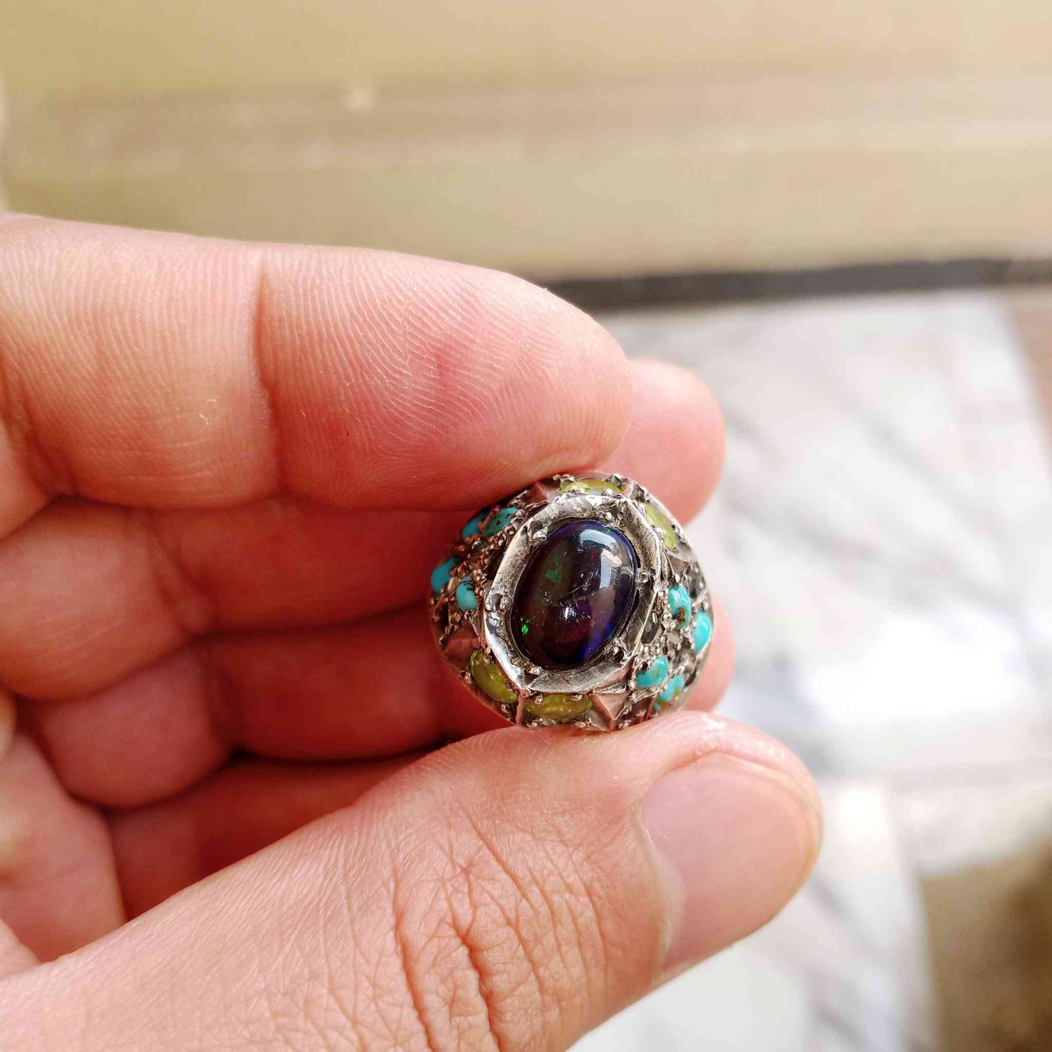 اوبال اثيوبي اصيل /
مقاس الفضه 22 / 
واتساب ***********
