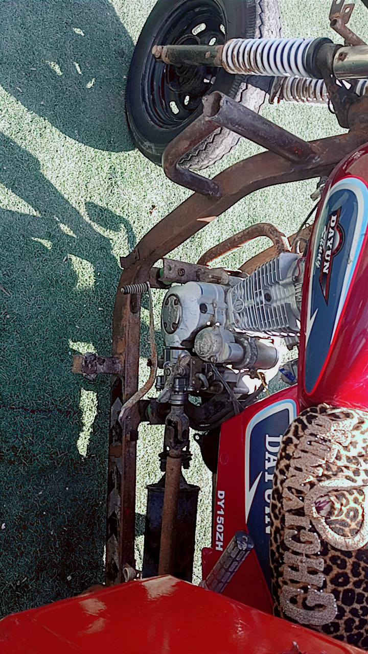 السلام عليكم ستوته للبيع رقم ابيض واسط ماندل راعيهه بس موجود اسمه الكامل بسنويه اذا تسئل عليه يجوز تلكاه 
تواير نضاف دبلات نضافه شغالات ورهه وكدام ضفير من طول لطول شغاله لايتات بك لايت سلف تشتغل ستوته مذب عليه الف دينار تعال وشوف بعينك السعر خاص
***********
