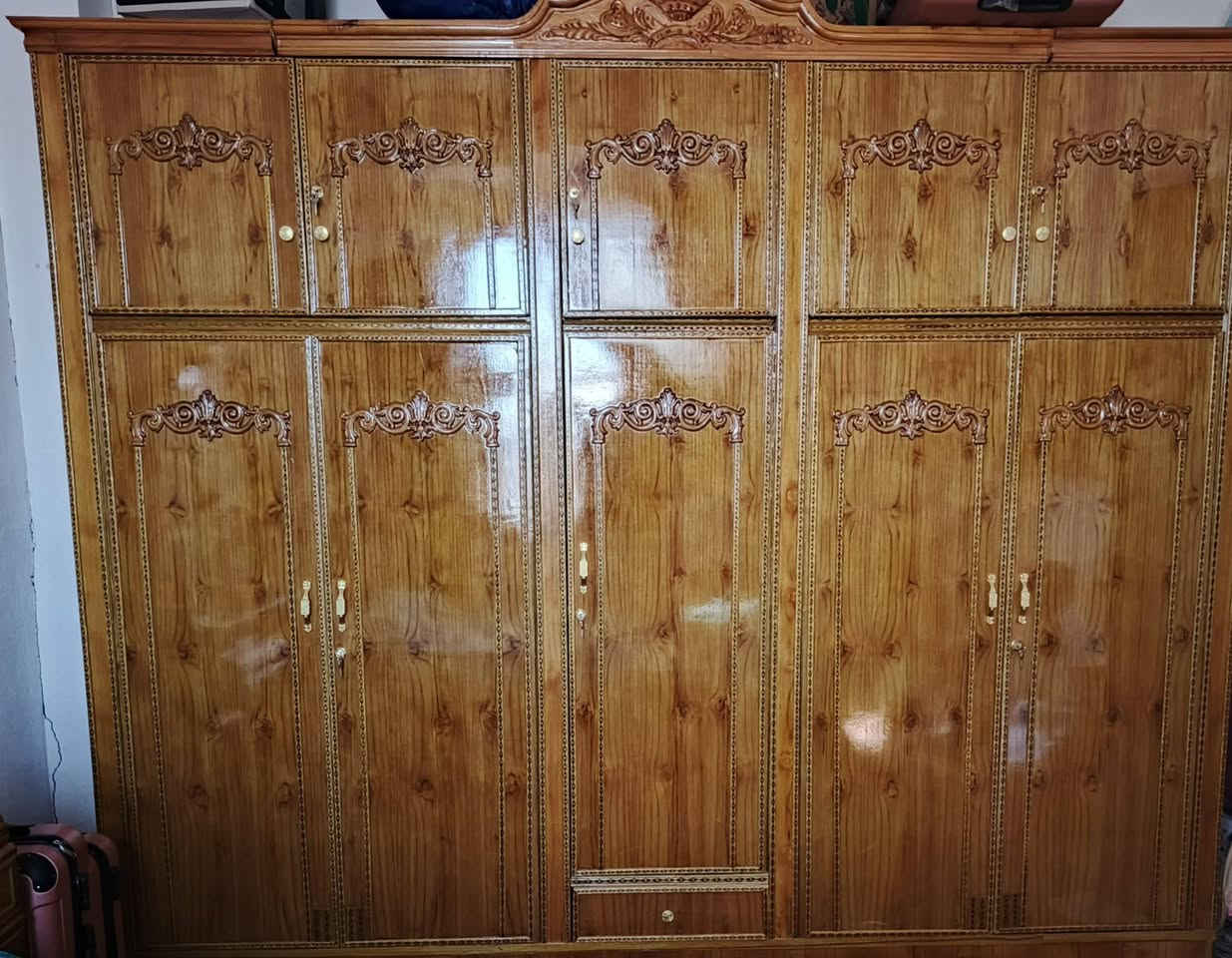 غرفه نوم للبيع داخل وخارج صاج (تسكام) استعمال كم يوم فقط السعر مليونين وبيها مجال  
***********
