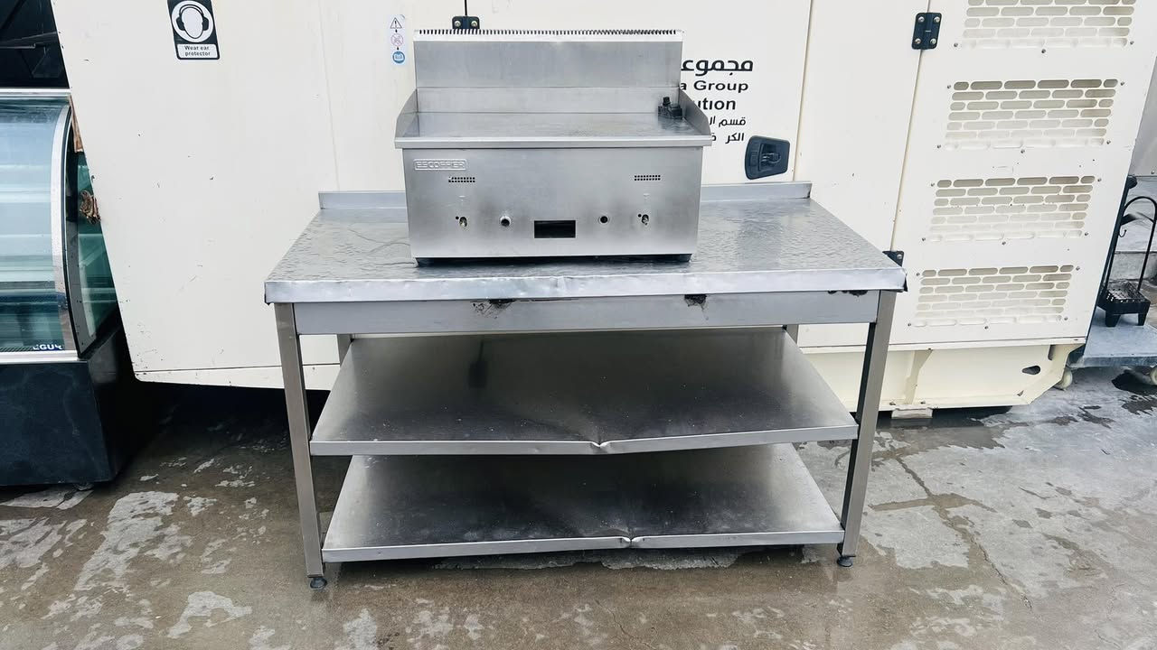 سلام عليكم غراض مطعم مستعملا للبيع
عارضات كيك العدد 2
كريل بركر منظدي 1
كدر كنتاكي 1
جهاز وافل 1
جهاز كريب 1
*********** اتصال
