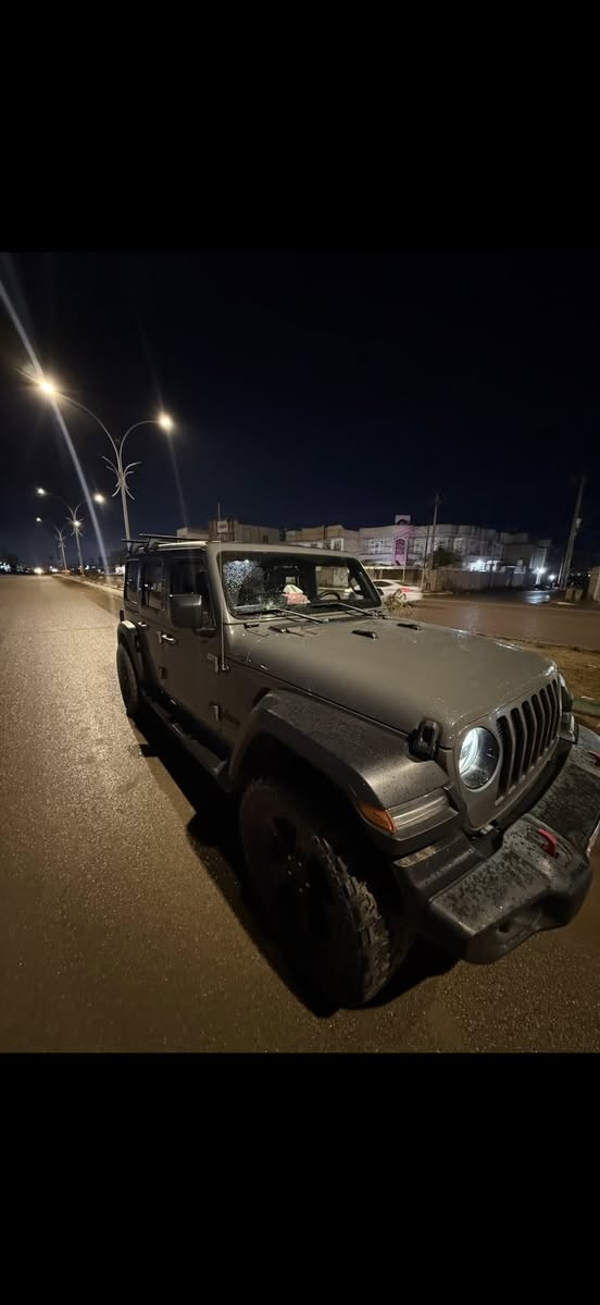 جيب لانكلر 2021
سيارة كفالة عامه 
مكينة 2000 تيربو  
كير وتماتيك  لو كير 4*4
رقم بغداد باسم السيارة 
ماشية 23 الف mI
السياره جديدة و ما نقصها شي 
فول مواصفات ما عدا تشغيل عن بعد 

مكينة و كير و تبريد و حداديه كفالة 
الداخل جلد تدفئة و تبريد 
هيه بعد فول مواصفات 
مكان السياره ذي قار 
للاستفسار ***********
