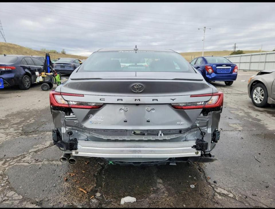 تویوتا کامری هایبرید ٢٠٢٦ SE 
Toyota Camry Hybrid SE 2026 
للبیع بدون تصلیح 
رقم شاصی   
4T1DAACK9TU271858
***********
وتسئاب موجود
