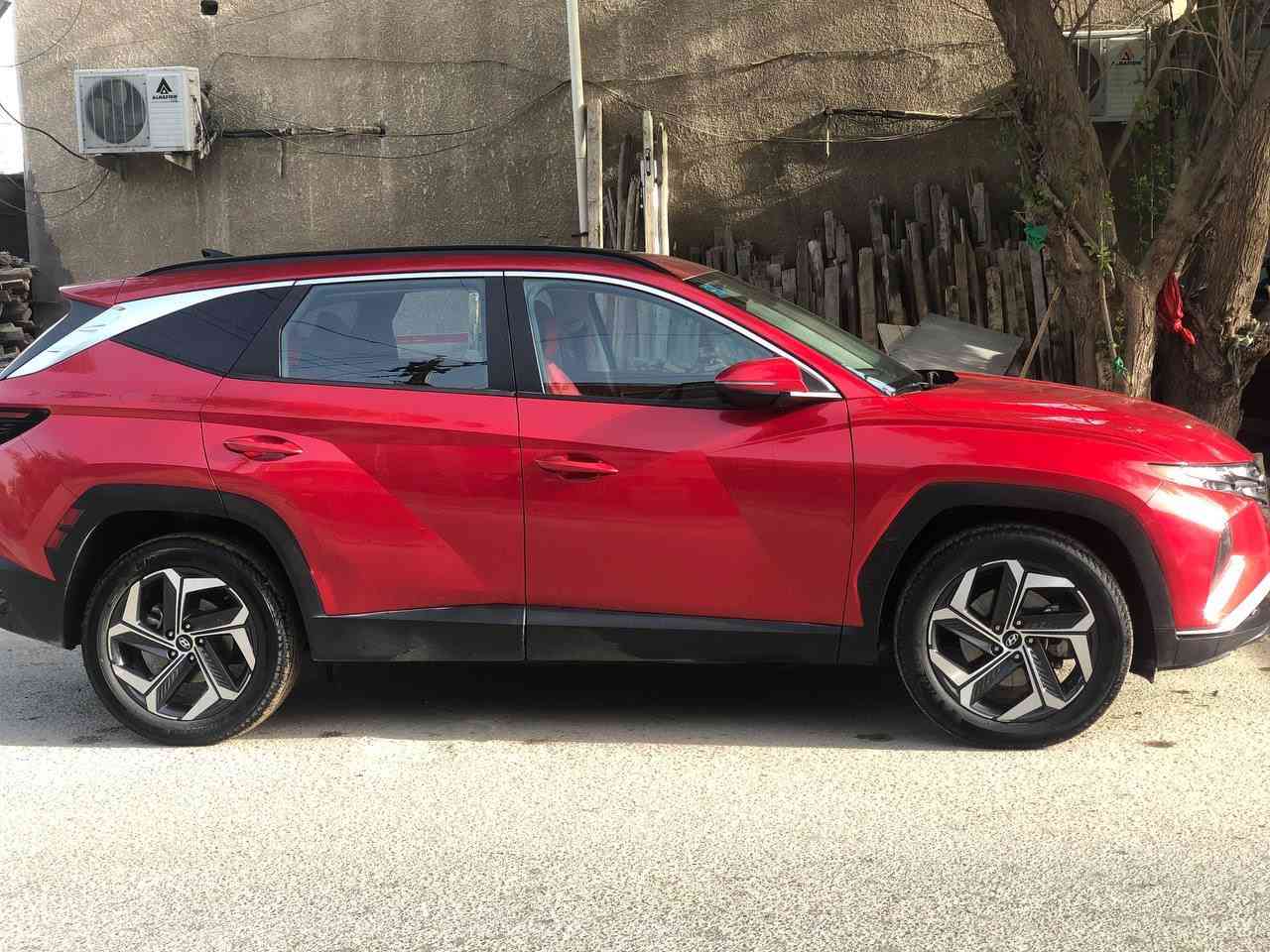 السلام عليكم توسان 2022وارد امريكي
كامل مواصفات من بصمه وفتحه سقف وتشغيل عن بعد وتحكمات لمس اضافه ل كروز سرعه وتحكمات ستيرن و 4أنضمة سياقه تتضمن السبورت وذكي وثلجي وطبيعي قطعتين تبريد ويل كب مميز 

السياره بغداد خصوصي بأسمي

صور الحادث و سونار مرفق بلمنشور 

مكان السياره بغداد /شعب 

السعر 198ورقه بيه مجال شي جداً قليل 

التواصل واتساب فقط رقمي /***********
