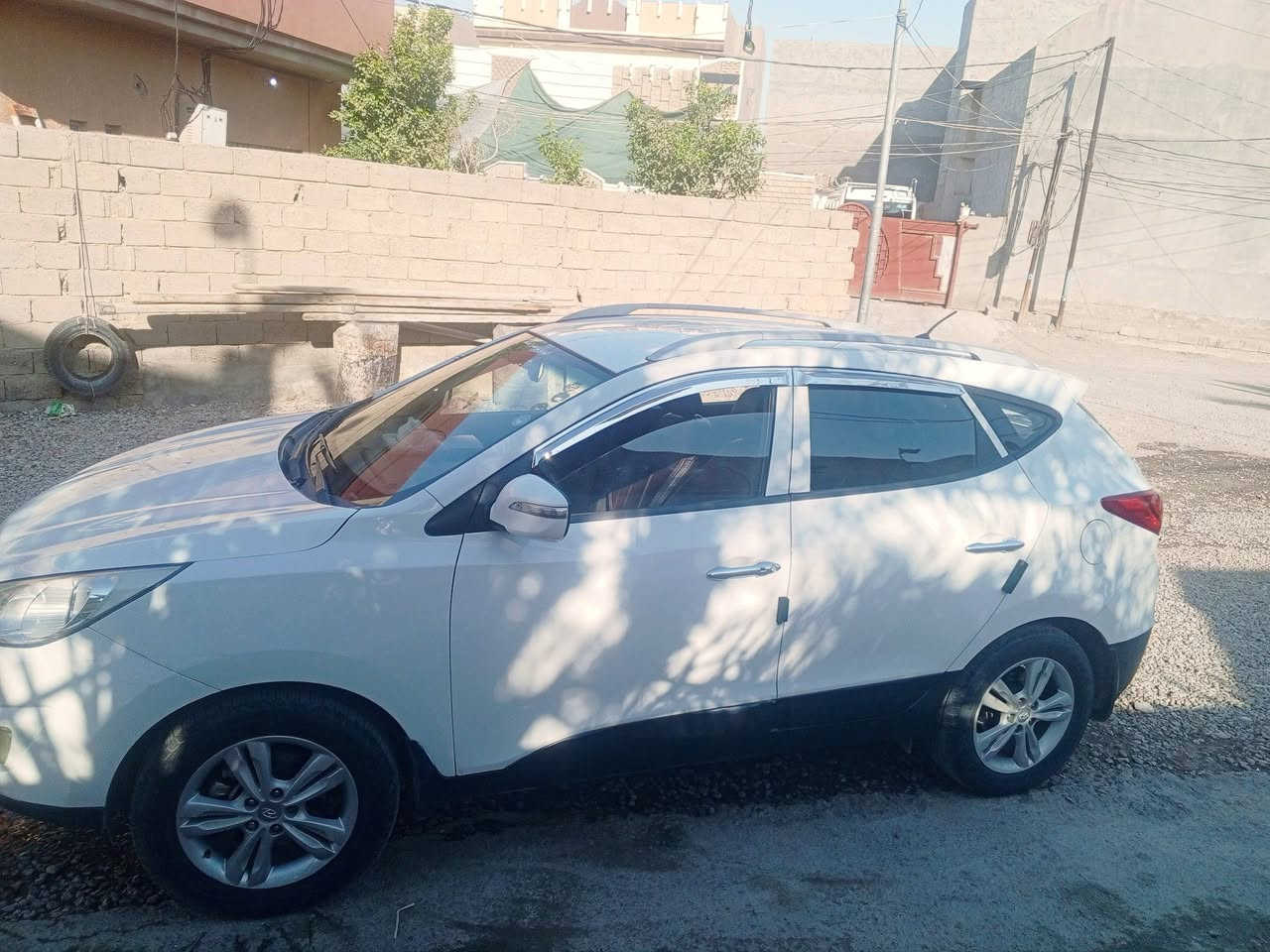 سلام عليكم سيارة 🚗توسان للبيع موديل 2013  رقم اربيل سياره خير من الله مواصفات تبريد خير من الله شاشه سياره اي نقص ما بيه سياره نضيفه تخم تاير مكان السياره ديالى  السعر 130 وبيه مجاللل الاستفسار الانتصال على الرقم *********** ملاحضه بيع مستعجل
