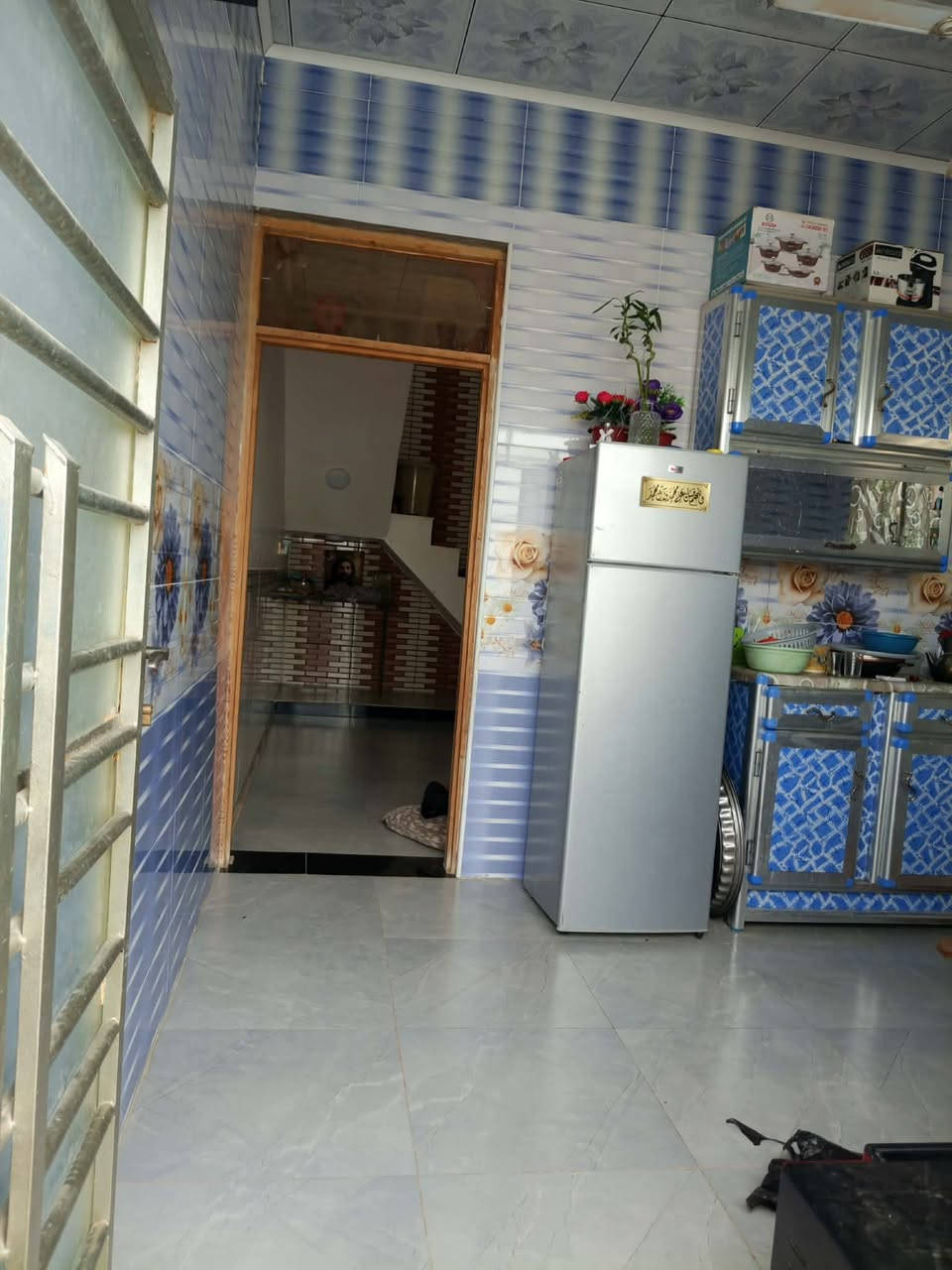 بيت للبيع 100متر يحتو عله فرفه صاله مطبخ استقبال البراكيه شارع الحجه السعر 26،، ***********
