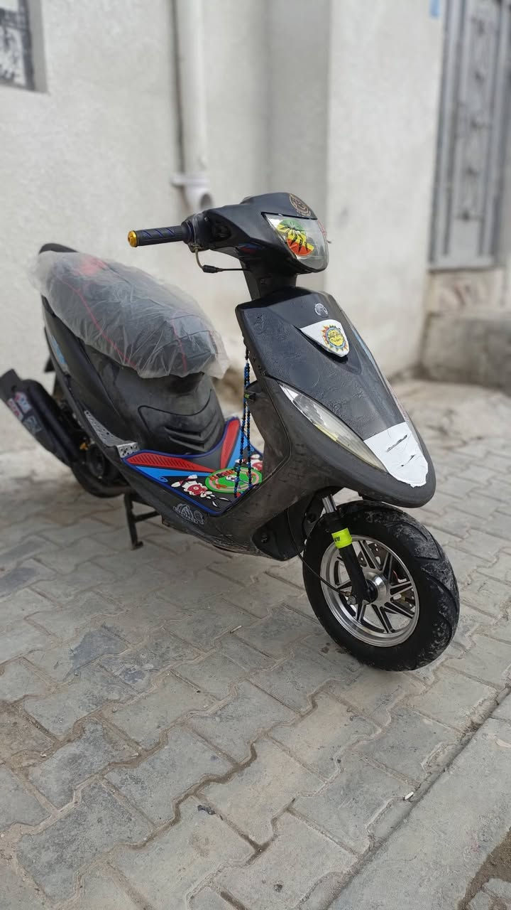 السلام عليكم للبيع ماكس عدلة بوشه 49 بلاد دراجه كفاله عامه بس كفرات تجاريه ما مفتوحة كفالة تخبل لدراجة مابيها نقص برغي بيه ويالة نجمة وقطرة دهن رياضي أرضية رياضي  *********** مكان بصرة الامن الداخلي مقابيل شارع لقائد السعر 600 قفل بس شراي يراسل جيب مصلح وفحص لايت عالي ناصي
