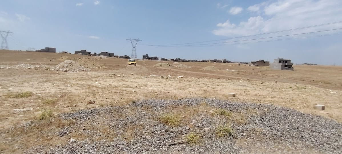 يوجد قطعة أرض للبيع في العبور نهاية المدخل الأول وقريبه من المدخل الثاني المساحه 105 متر واجها 7 وعمق 15 قريبه عالخدمات للاستفسار الاتصال على الرقم التالي *********** او المراسله على الخاص
