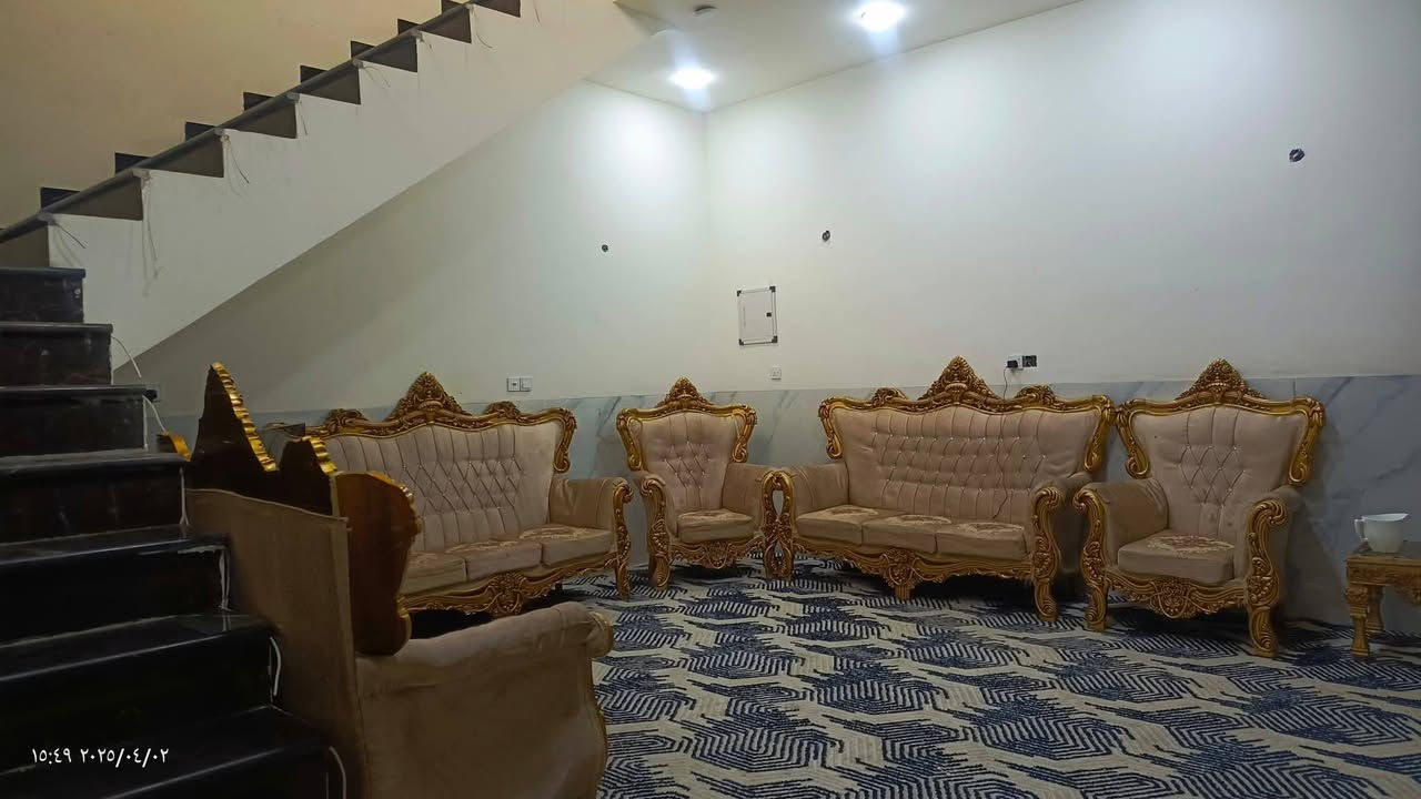 فيلا..مساحة ٤٠٠ شغل درجة اولى طابوك طابقين صب مركزي من الجعب للسقف الثاني ارتفاع الارضية عن الشارع متر وربع..
يحتوي  على اربع غرف نوم كبيره واربع حمامات  ومناور بظهر الدار وبالجانب.. ارضيات مرمر وجدران بورسلين ١٢٠..
المطبخ حار وبارد  شبابيك المنيوم سلايت ابواب قاصات ..
الواجهة مصفره لبخ والسياجات وحسب طلب المشتري تكمل الواجهه.. 

العنوان بغداد الشرطة الخامسه الدوانم تل اسود تبليط الشوارع لحد باب البيت وعرض الشارع ١٢ متر ...بعد عن الشارع الرئيسي ٢٠٠متر
السعر٤٠٠ مليون وبي مجال  قليل للشراي
ملاحظة.. جميع الاوراق القانونيه والثبوتيه مسنده..
جنس العقار.. زراعي سند ٢٥  حق تصرف

سعد أبو عبد الله /صاحب العقار
***********/واتس
***********/ واتس
