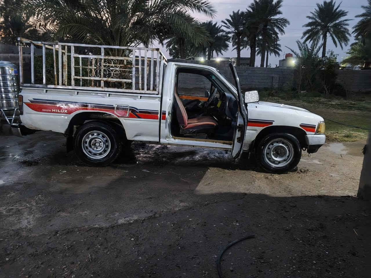 سلام عليكم بيكم موديل 1990 سياره خير من الله مكينة وكير صدر تخم تاير جديد سياره احله  من الصور رقم بغداد دولي سنويه مجدده السعر 38 وبيه مجال للشراي ***********
