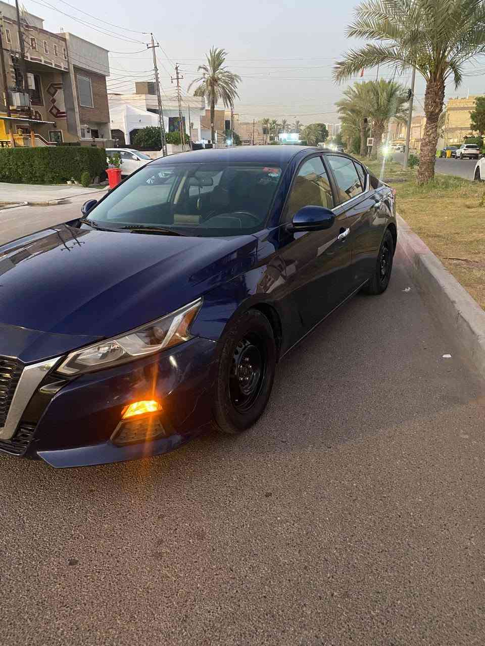 السياره نيسان التما  مديل 2019 
مكينه 2.5 
كير cvt 
رقم اربيل سنويه باسمي 
السياره وارد امريكي
حادث امريكا جاملغ امامي عكس السايق
و حادثها  بلعراق جاملغ يمنه خلفي و البيبان كل وحده بيها شبر ابيع صفحه صبغ بدون دواخل ايرباكات كلها سليمه ماعده الستيرن
السياره نصبتها كلش حلوه
السياره ماشيه 134500km 
مواصفاتها s 
تجي راداد امامي توقف ذاتي 
كامره خلفيه 
منافد شحن تايبسي 
ابل كار بلي و اندرويد اوتو 
تحكمات ستيرن كامله
كروز سرعه 
شاشه اعطال 
حساس تايرات
السياره صدرها جديد و عليها تاريات جديده 
رقم شاصيها 1N4BL4BV7KC230111
السياره رايدها بشده و عشره(110$) و بيها مجال
للاستفسار:***********
