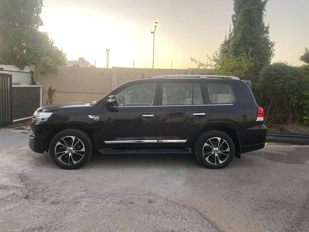 جكساره موديل 2021محرك8سلندرماشيه 95حقيقي بيهه نص بونيدصغ سنويه ورقم جديد بسمي الساره مال بيت السياره بريم فول مواصفات عنوان داقواق كركوك ***********
