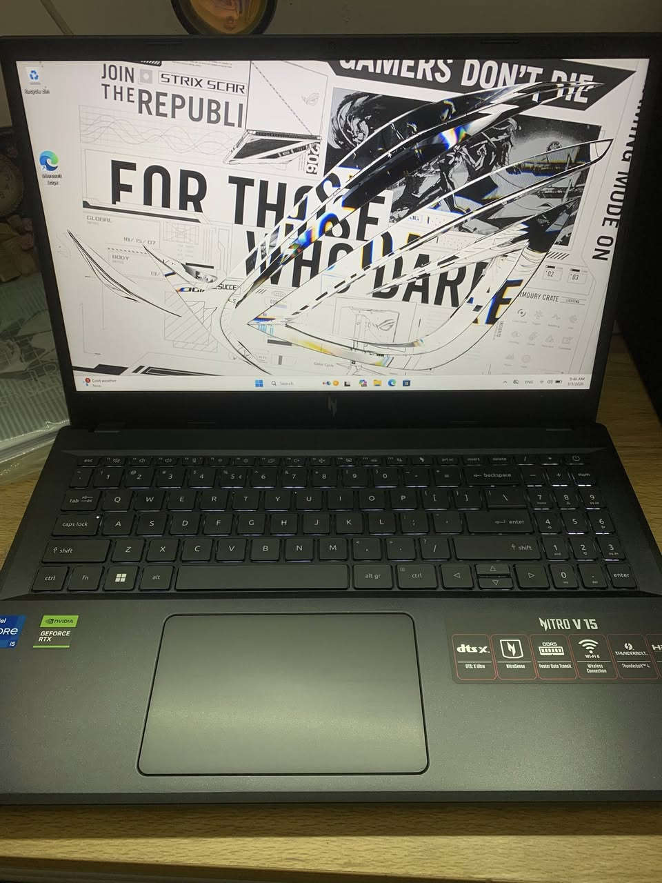 السلام عليكم 
لابتوب الكيمنك من Acer nitro V15 الحديث 
لابتوب نضافه جدا عاليه بدون خلل او اي ملاحضه مضمون 
ياتي بمواصفات
شاشه حجم 15.6 انش بمعدل تحديث 144Hz  داينمك بشاشه خامه LED الوان نقيه
معالج من انتل
Core i5-13TH GEN H / 5.20GHZ BOOSTED
من الجيل الثالث عشر خارق فئه H للاداء الثقيل
كرت الشاشه المنفصل احترافي من 
NVIDIA RTX 4050-6GB FULL WATT DLSS4.5 + frame generation 

رامات سعه 16GB نوع DDR5 قابل للتطوير
هارد 512NVME قابل للاضافه 

صوت ستيريو محيطي 
بطاريه تستمر  ٣-٤ ساعات عمل وحسب
بي حساب ستيم بي مجموعه كيمنك متنوعه مدفوعه حسب الرغبه

اكيد اللاب فول كيمنك احترافي لكافه الاستدخدامات
السعر ٨٩٠ الف فقط 
بغداد قرب البياع ويوجد 🚚 
تواصل***********
