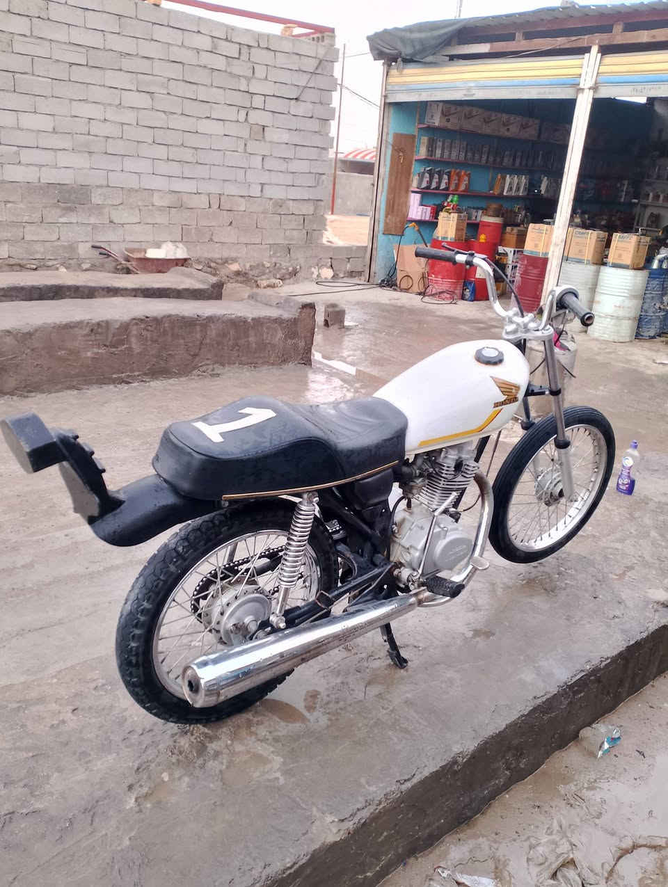 سلام عليكم.دراجه للبيع مكفوله ب300وبييه مجال بدون راسطه.مكان نجف خاص موجود***********
