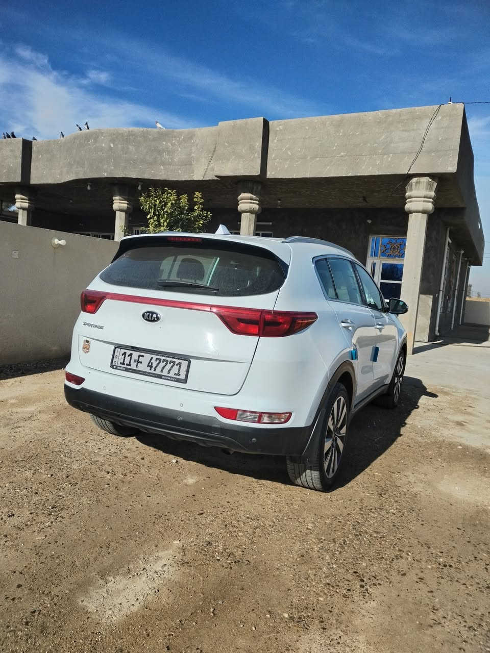 السلام عليكم كيا سبورتج خليجي مويل 2018 مكينه وگير وتبريد وصدر كفاله تخم تاير بيه قطعتين صبغ وبنيد اصلي تبديل يعني 3قطع 
ماشيه 80 حقيقي 
مكان بغداد الوسفيه 
سعر 155وبيه مجال 
***********
***********
