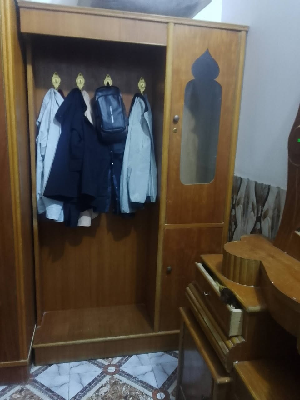 غرفه اخشاب عراقي تسكام للبيع احله من الصوره كلش نضيفه مكاني كربلائ ***********
