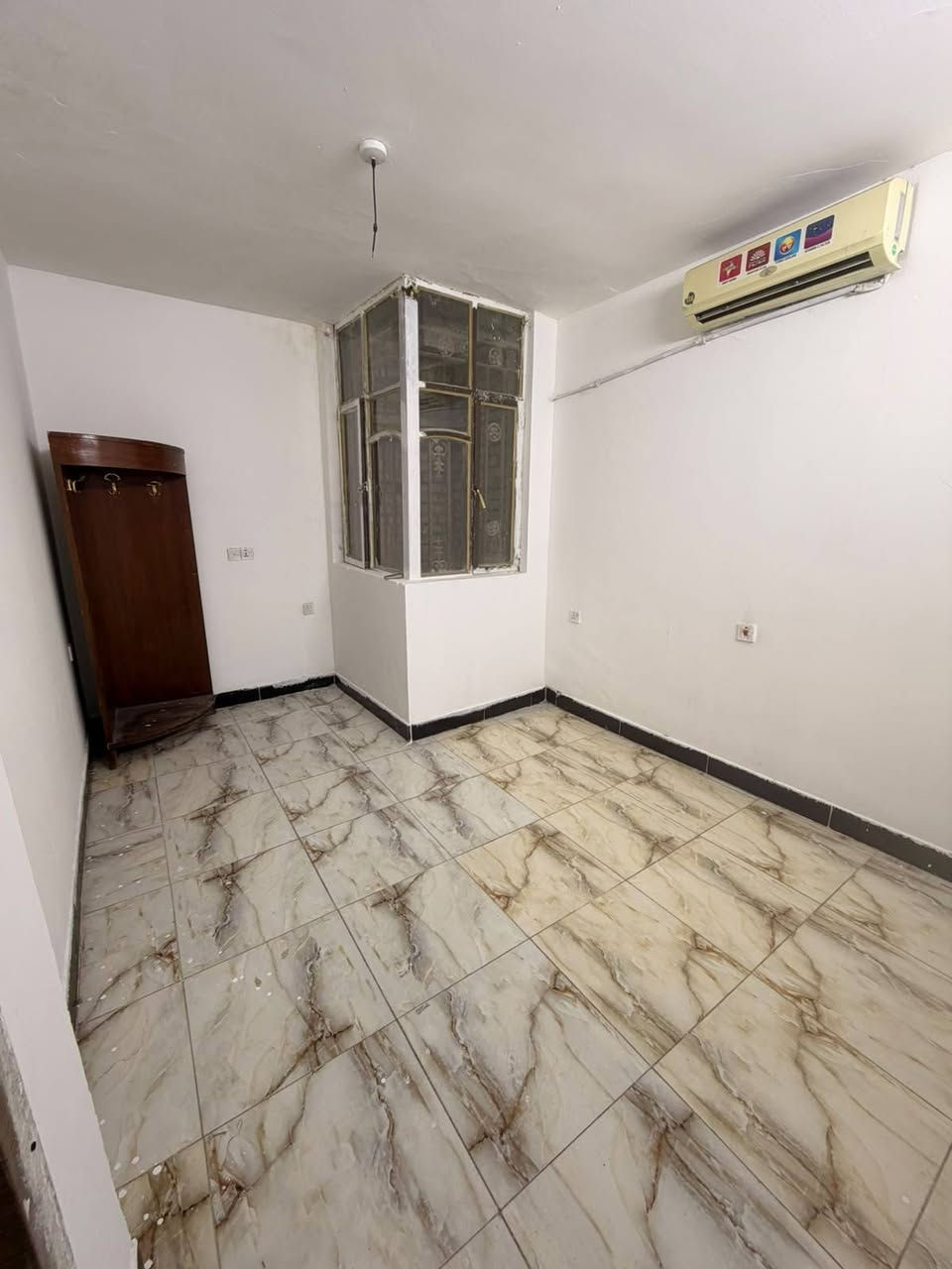 ​🏠 شقة للإيجار في السيدية بسعر مناسب
التفاصيل: غرفتين نوم + صالة + خدمات متكاملة.

​للتواصل والاستفسار: ***********
