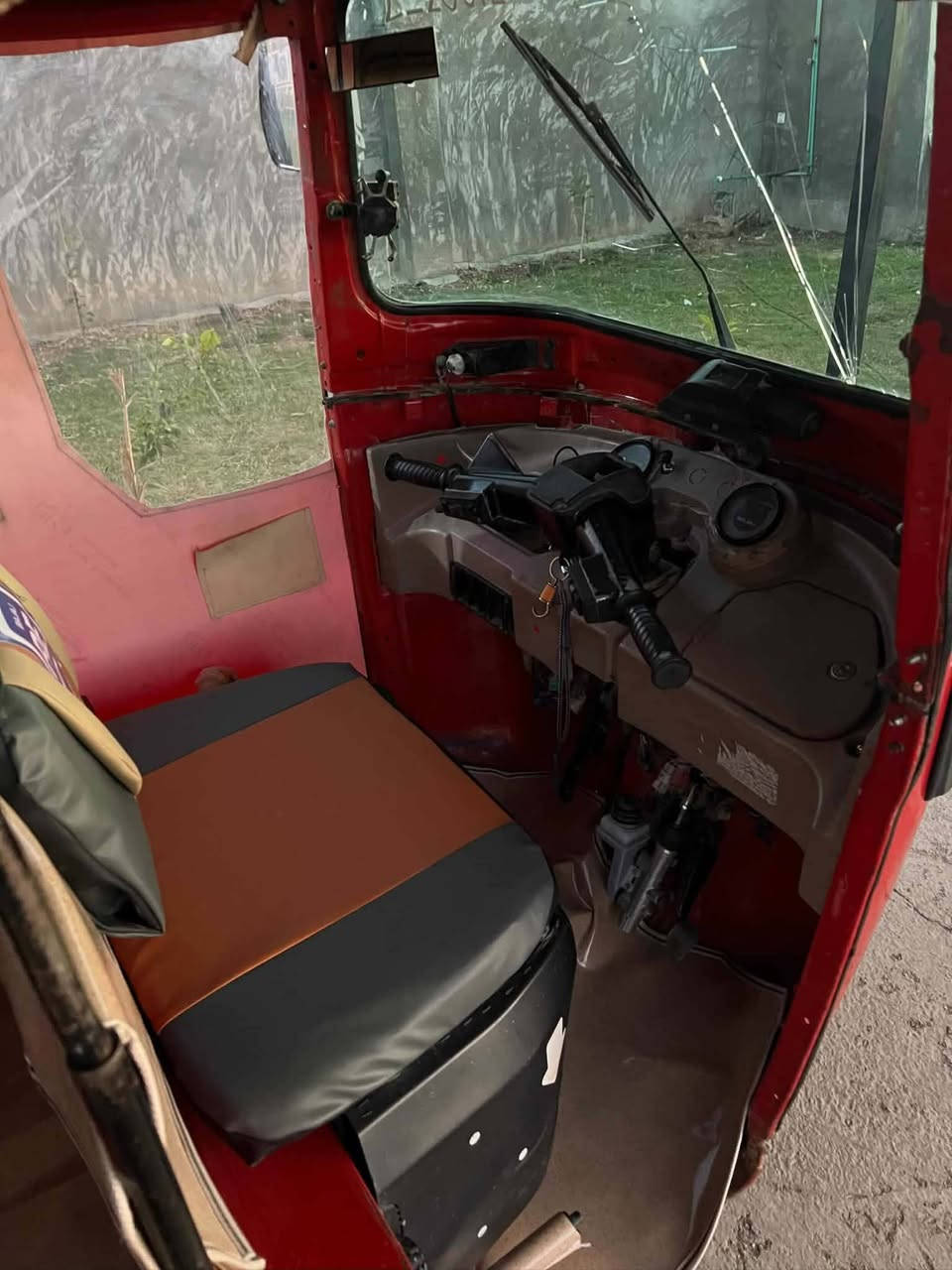 سلام عليكم
تكتك 2018 مرقمة رقم كليزي بسمي تحويل ثاني يوم
محرك خير من الله كلة جديد نكرة سلف كبل لشارع
كرهبائيات كلهة شغالة الكشر كدام عينك 
سعر 4800 وبيهة مجال قليل حك جية
شراي انتصل على رقم ***********
