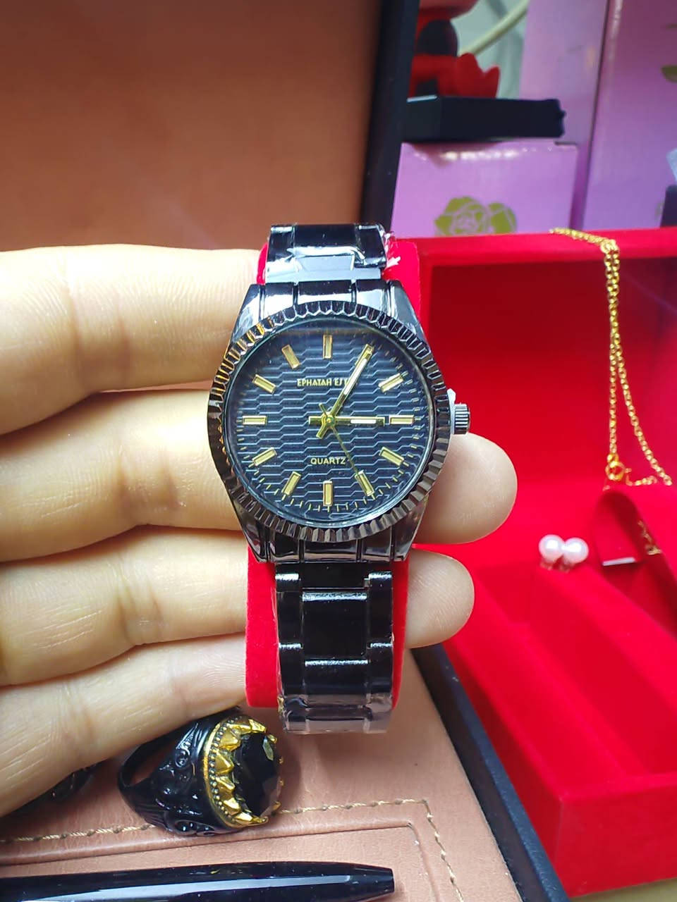 #تخفيضات 🥳🥳
#ساعات رجالية ونسائية السعر8 الف فقط 
#متوفر بكمية محدودة 
#مكتبة ن والقلم✍💼
#زورونا 🥳🥳🥳🥳
#المكان مجمع نخبة بسماية الطبي 
#هدايا ألعاب لوازم دراسية طباعة كبس هويات حجوزات الكترونية 
***********📞 للحجز والتواصل
