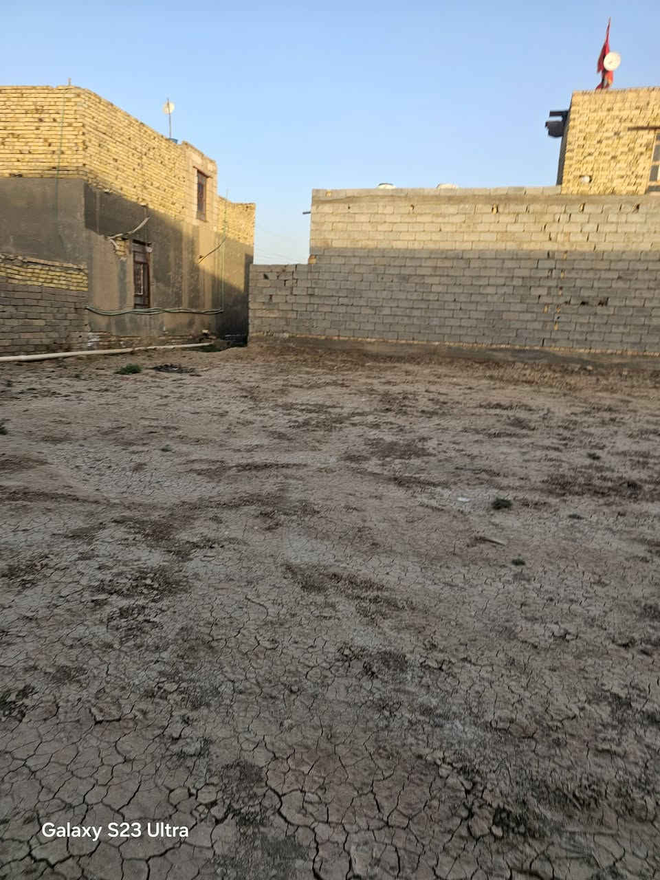 السلام عليكم 
قطعه ارض زراعيه 
٤٠٠اله شي بسيط 
قرب محطه كهرباء المعمل 
ماي كهرباء جاهزه
بين الشطره والغراف 
***********

