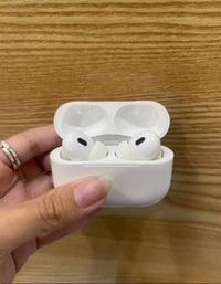 سماعات باله أمريكي Air pods 4 الحديث اصلي باله أمريكي ، باله مستعمل بس...