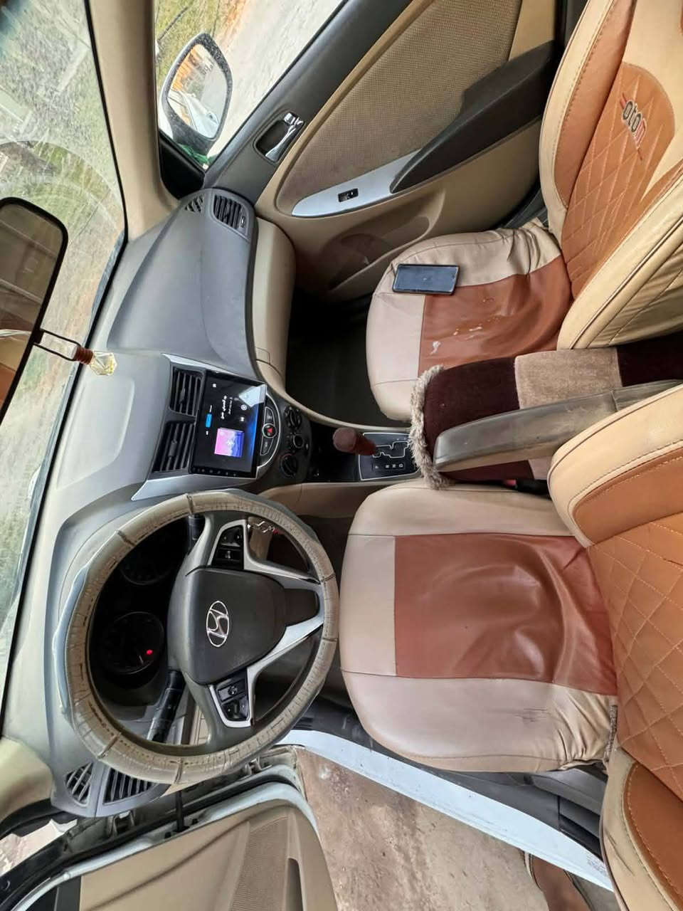 سلام عليكم
هونداي اكسنت 
موديل 2015
خليجي
مكفوله من ضربه وصبغ وتبديل  

گير ومكينه كفاله 
فول موصفات 
حجم المحرك 1600
 
فتحه سقف 
تحكم استيرن جهتين 
شاشه كبيره 
كامره دواره 

كشنات جلد 
تبريد ثلج 
رقم بابل 
 
تحويل مباشر 
مكاني بابل حله ورده خارج 
ه‍ ‏‪‏‪0780 159 5685‬‏
