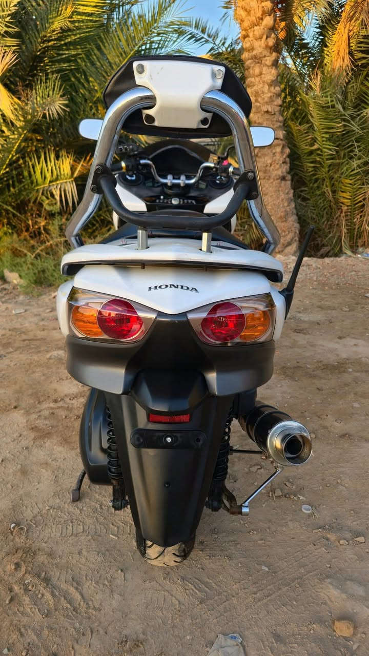 هوندا mf010. عميه انسه العطل فول مواصفات mb3  

ممشه الدراجه 16 ألف 
ستان حساس 
كلشي بيه بلادي  
نقصها فقط دوشمه كشن وجك جنطه 
نظافه الكفرات 90%

مكاني بغداد ***********
