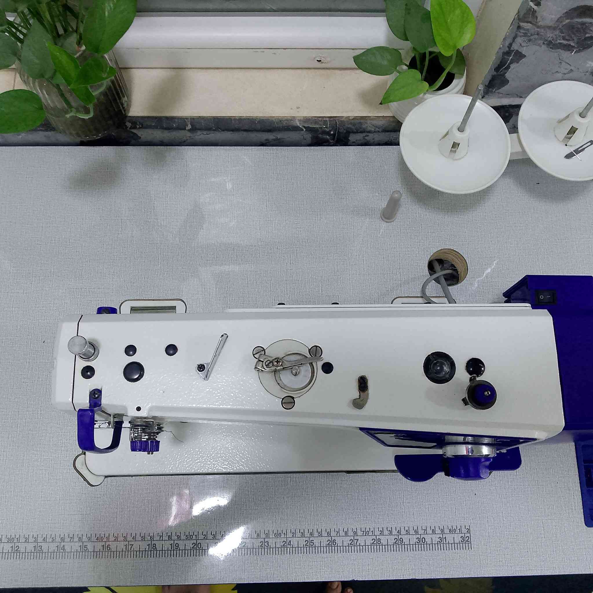 السلام عليكم ورحمه ماكنة خياطه نوع. باسستر. الاصلي.  جديده. استخدام. منزلي.  بيه. مخرج. شحن.  السعر. 320بيه. مجال. قليل. مكان. بغداد. البلديات  للاتصال ***********
