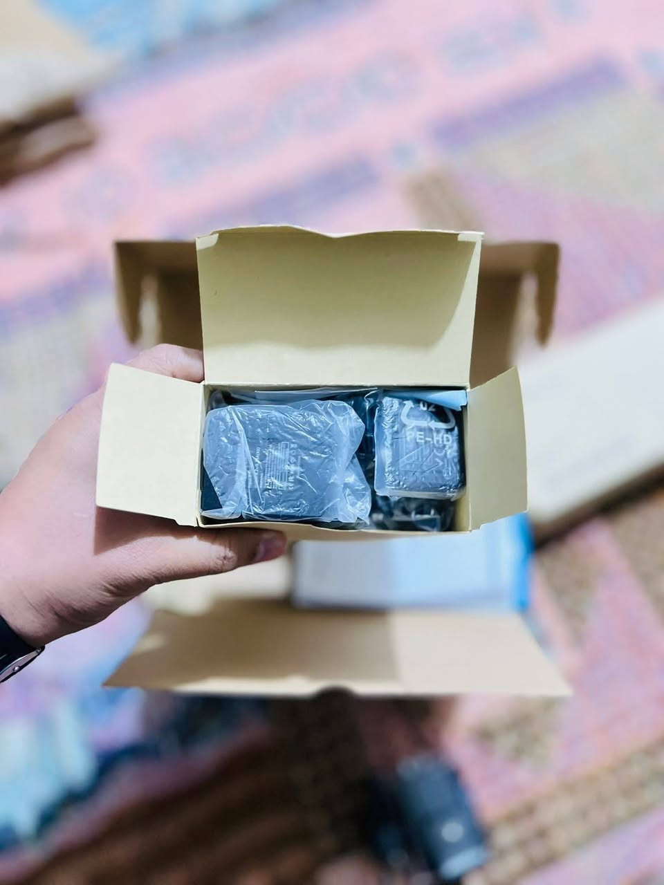 السلام عليكم
كاميرا الأكشن Crosstour CT9700 تتميز بالمواصفات والميزات الرئيسية التالية: 
مستشعر SONY لالتقاط فيديو بدقة 4K بمعدل 50 إطارًا في الثانية وصور بدقة 20 ميجابكسل.
شاشة لمس IPS بديهية مقاس 2 بوصة.
تثبيت إلكتروني متقدم للصورة (EIS) 2.0 (جيروسكوب سداسي المحاور) لتوفير فيديو فائق السلاسة.
مقاومة للماء حتى عمق 40 مترًا عند استخدامها مع العلبة المرفقة.
اتصال WiFi مدمج للتحكم ونقل الملفات عبر تطبيق "YUTUPRO".
سعرها بالموقع 79.99€ يورو

اني عارضها ب35بسسس


**إذا كنت صاحب هذا الإعلان وتريد حذفه لأي سبب، رجاءا أرسل رسالة إلى الدعم الفني**