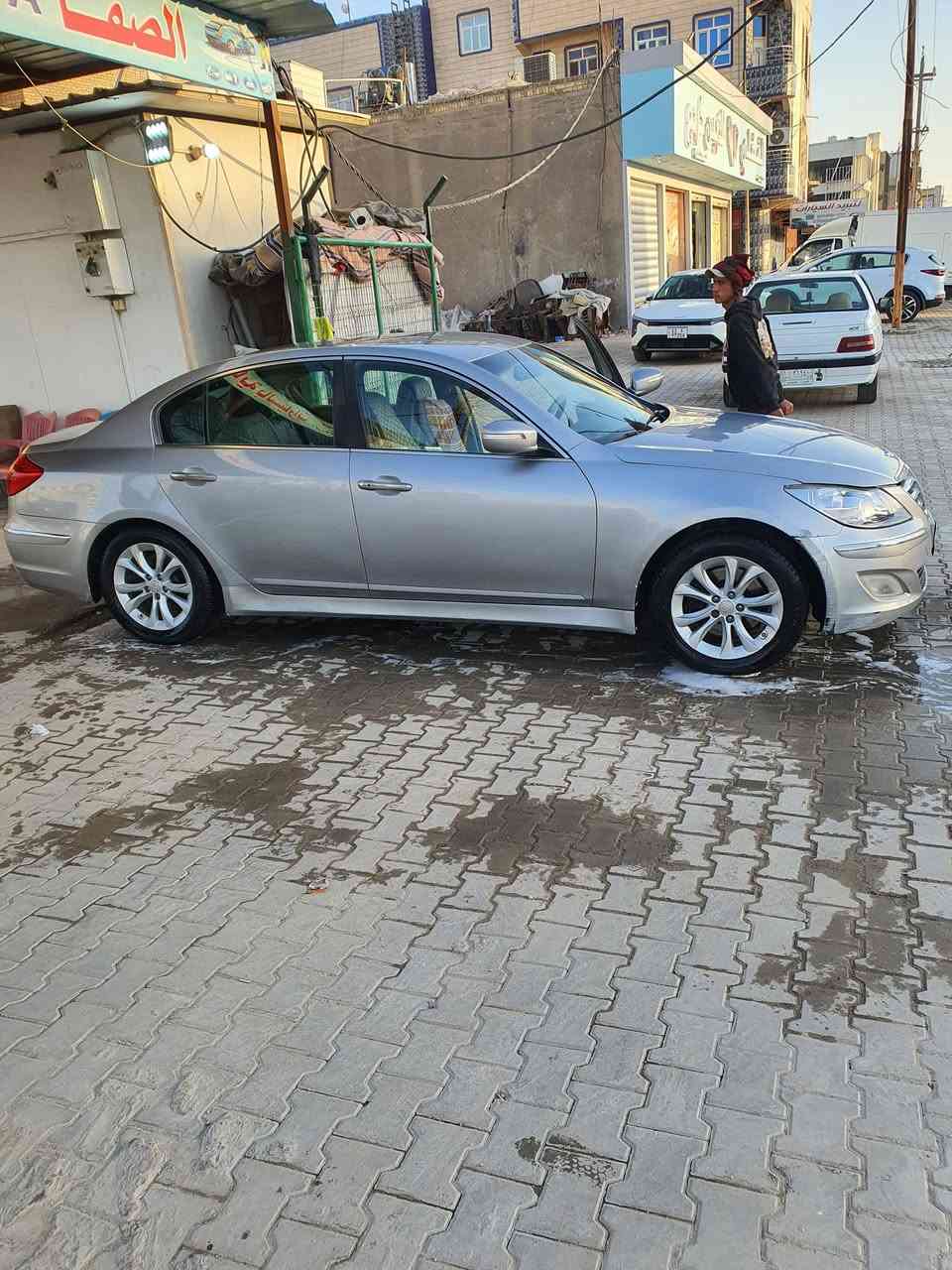 للبيع Hyundai Genesis موديل 2012
سيارة حلوه ونظيفة 
مكينة V6 قوية GDI + تحكم كهربائي كامل
السيارة ما تحتاج أي شي 
حادثهه بيبان جهه السائق
السعر 110$  
للإستفسار ***********/ ***********
