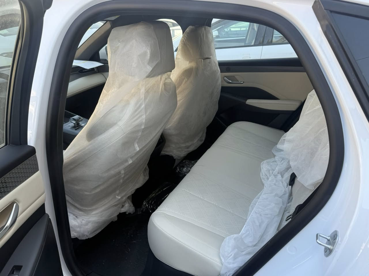 السلام عليكم اسعاررر ناررر وعرض يم معرض جبل عرفة ال BYD
الكن بلاص الابيض والداخل السعر ١٨ مليون و٩٠٠ الف 

السيل 5 الابيض وغراضه كامله ب ١٨ مليون وصافي بدون دلاليه 

اتصل وتدللون العنوان بغداد الكريعات معرض جبل عرفة 

***********.
