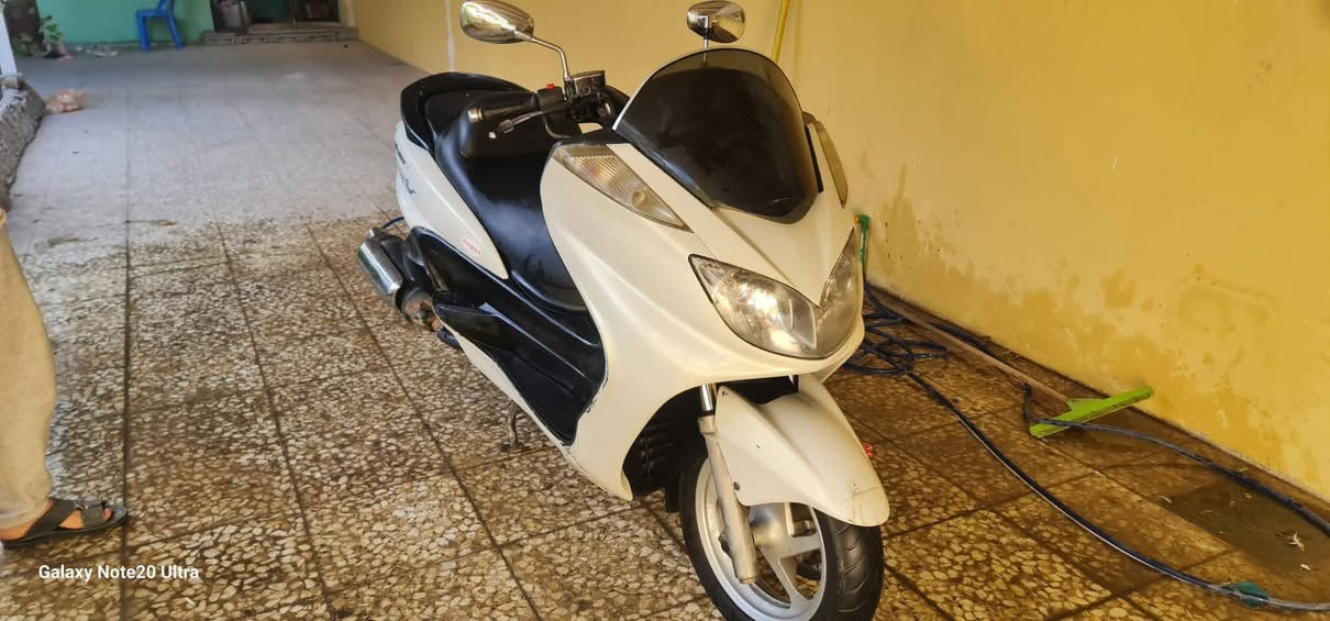 دراجه ياماها ماجسته 2009لون البيض للبيع او مراوس حسب القناعه الدراجه  خير من الله فول تشغيل عن بعد وحساس بريك الدراجه مكفوله واوراق اصولي وكمركها هم مدفوع باقي بس عله استلام الوحات (السعر مليون) مكاني نجف عسكري كبل قرب مطعم ابو عقيل للستفسار *********** النجف, العراق
